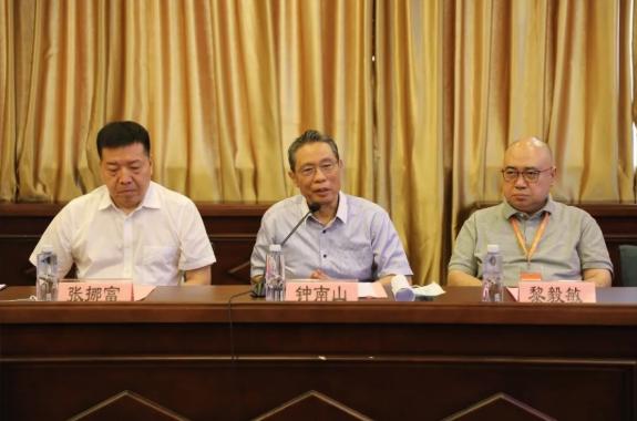 世界疫情最新動態(tài)與小巷獨特小店的探索之旅
