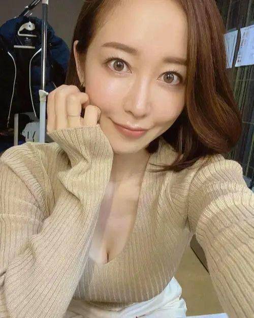 筱田優(yōu)最新作，探索小巷隱藏特色小店的奇妙之旅