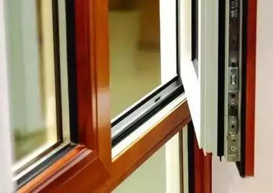 揭秘70型斷橋鋁門窗價(jià)格，趣事背后的溫馨家園